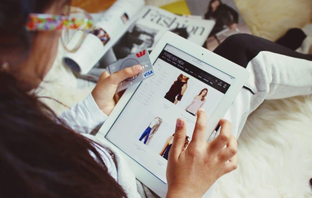 A Complete Guide To Buying Clothes Online