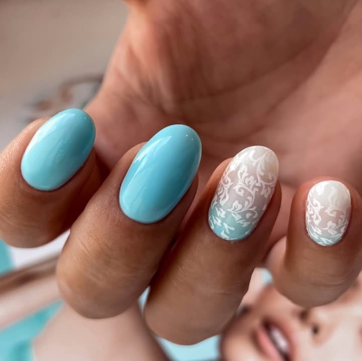 The Winter Pink and White Manicure