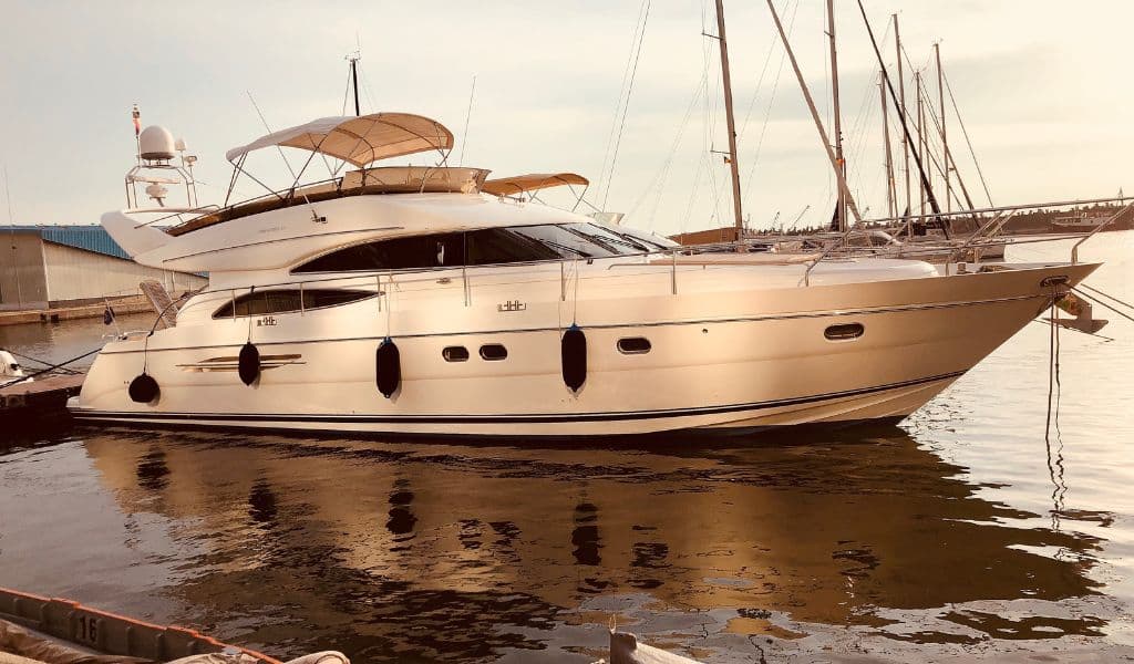 RH 3 Yacht