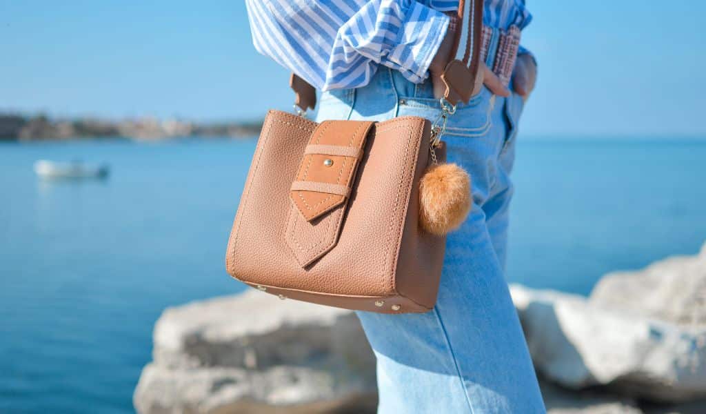 How to Clean Your Bag Inside?