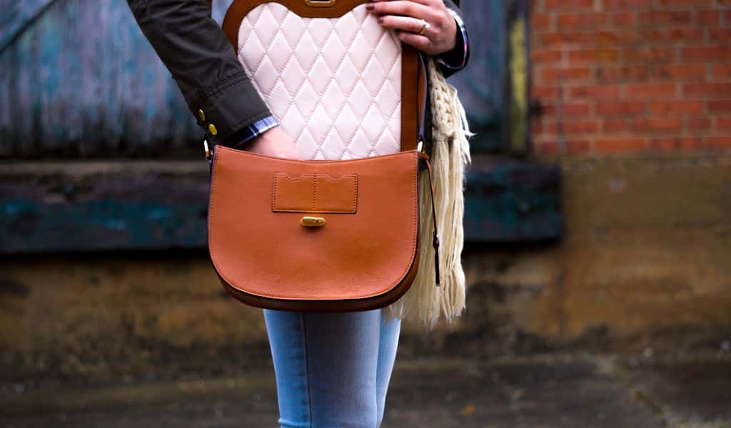 How to Clean your Bag Inside Efficiently?