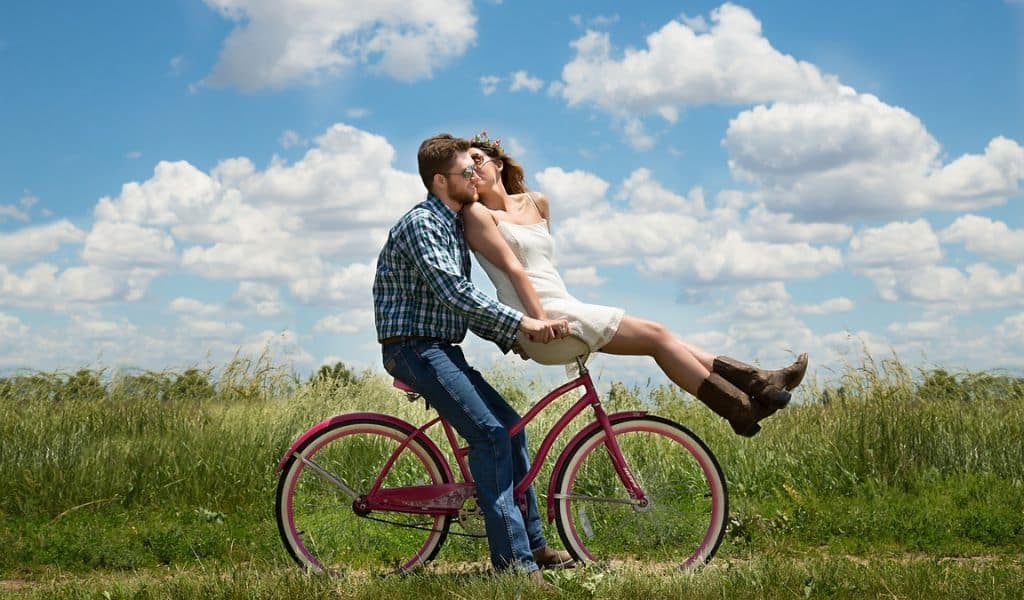 Modern Singles Looking for Relationships