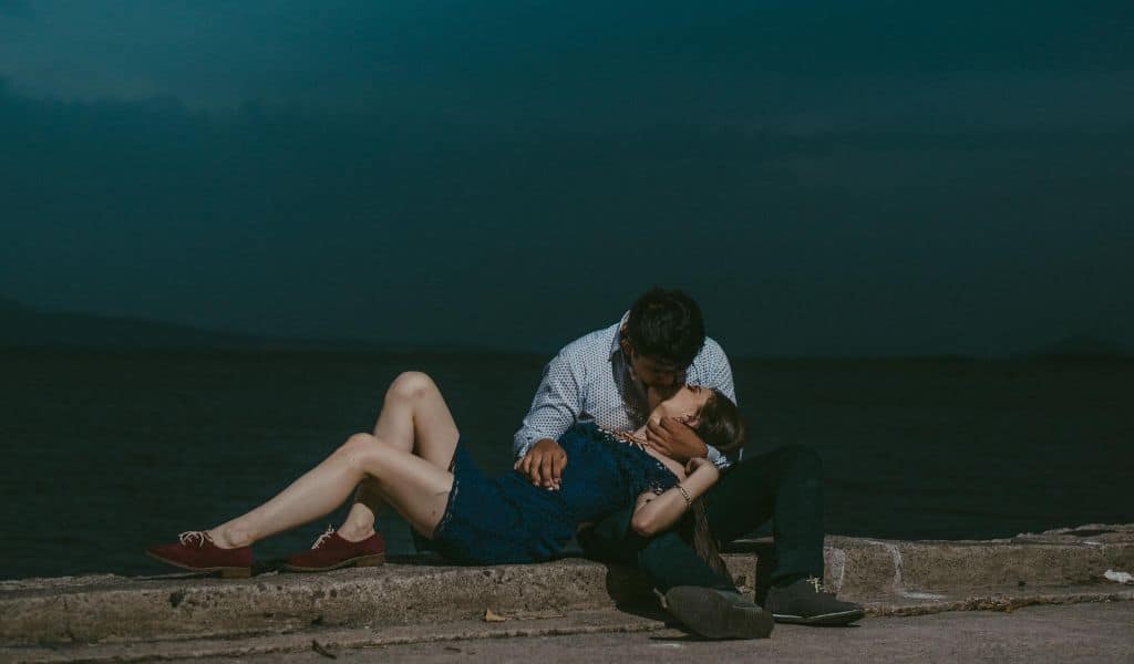 Modern Singles Looking for Relationships