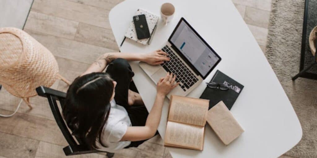 hiring an Writing online assistant