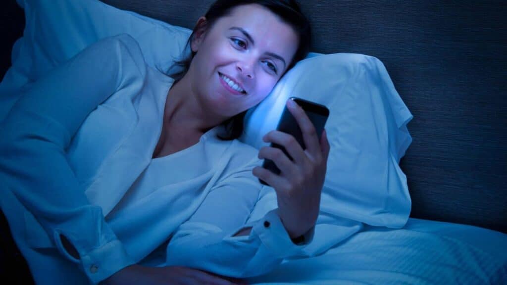 how to make a man fall in love with you over text