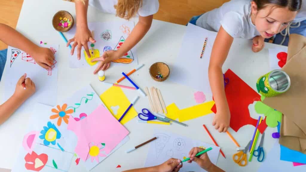 Creative kids. Creative Arts and Crafts Classes in After School Activities