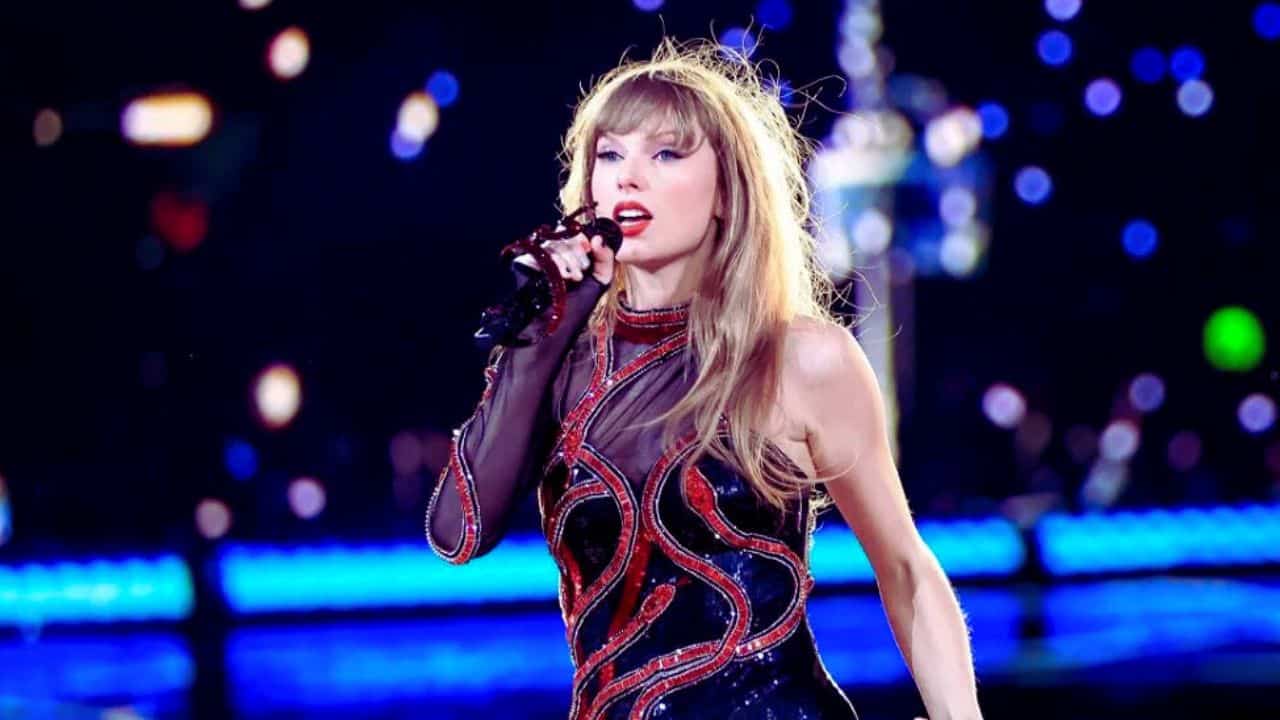 taylor swift praises dublin stadium staff mid song