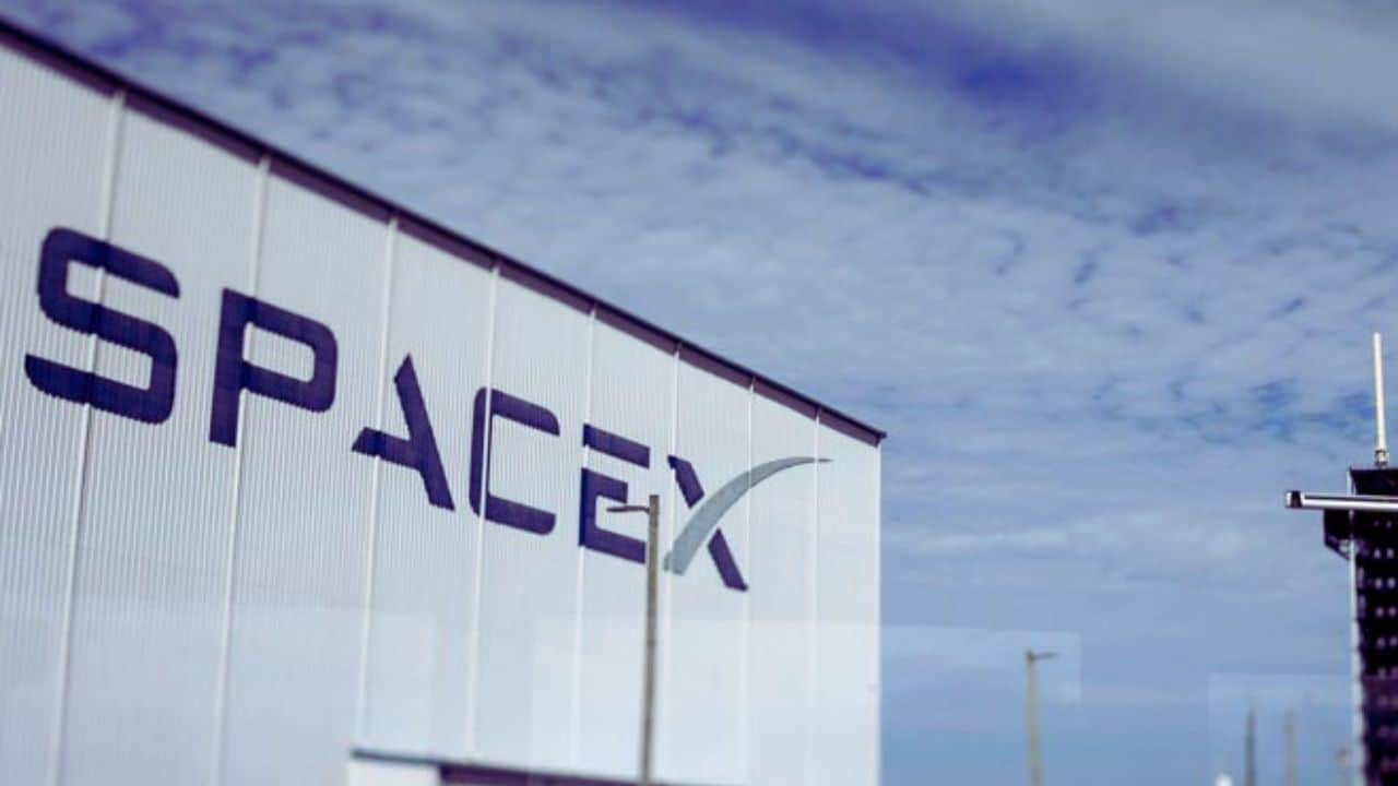 spacex rescue mission stranded iss astronauts