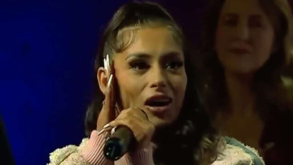 singer apologizes expletive national anthem slip up